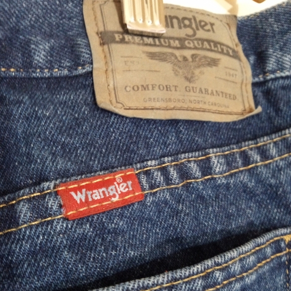 Wrangler Classic Blue Denim Jeans - Picture 5 of 5